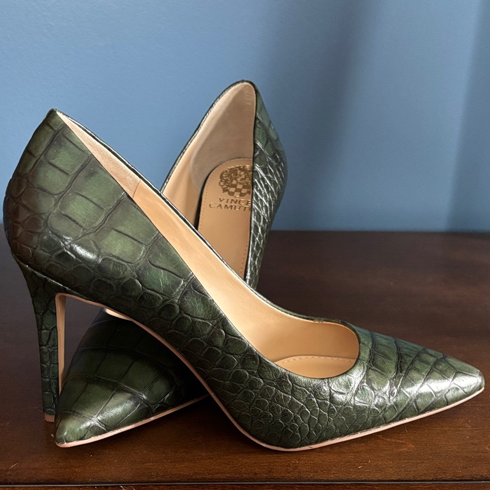 Vince Camuto Olive Green Croc-Embossed Heels NWOT US 9 1/2, Euro 41